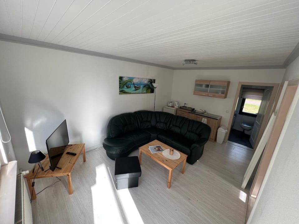 TV and multimedia, Kitchen or kitchenette, Living room, Seating area