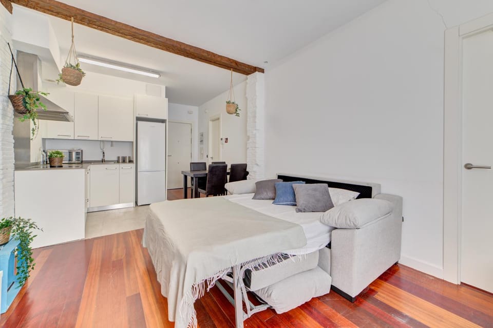 Bed, Kitchen or kitchenette, Dining area
