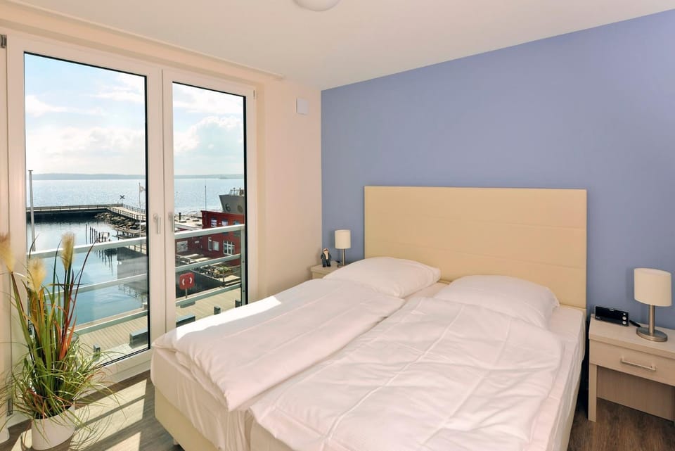 Apartment 13 "Möwennest", Blickrichtung offenes MeerBinnenhafen Nord Apartment in Eckernförde