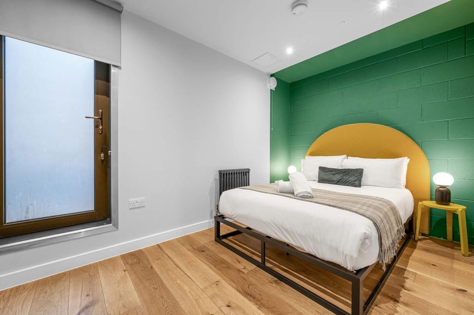 Bedroom, towels