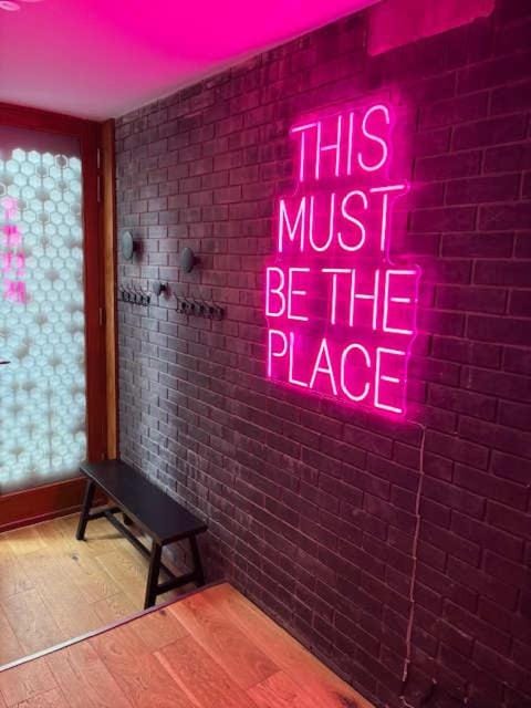 4 Bed Canal St Townhouse Free Parking House in Manchester