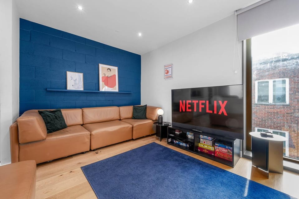 Communal lounge/ TV room, Living room