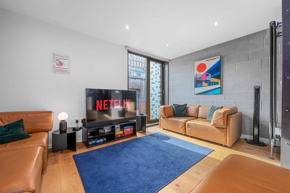4 Bed Canal St Townhouse Free Parking House in Manchester