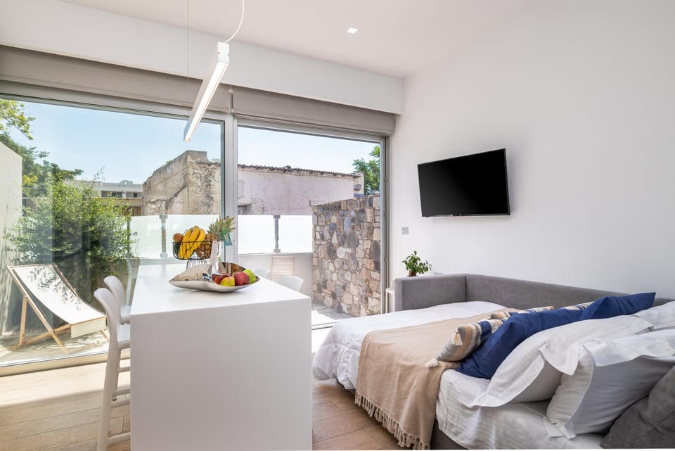 Bed, Seating area