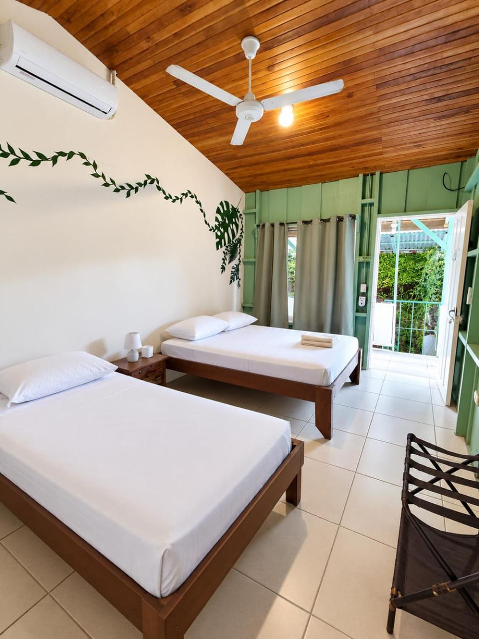 Bed, Photo of the whole room, Bedroom, air conditioner