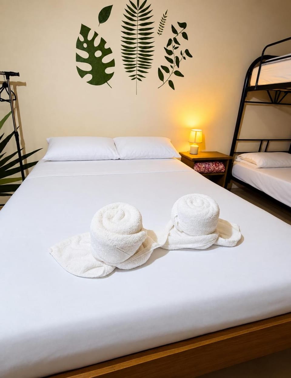 Bed, Bedroom, towels