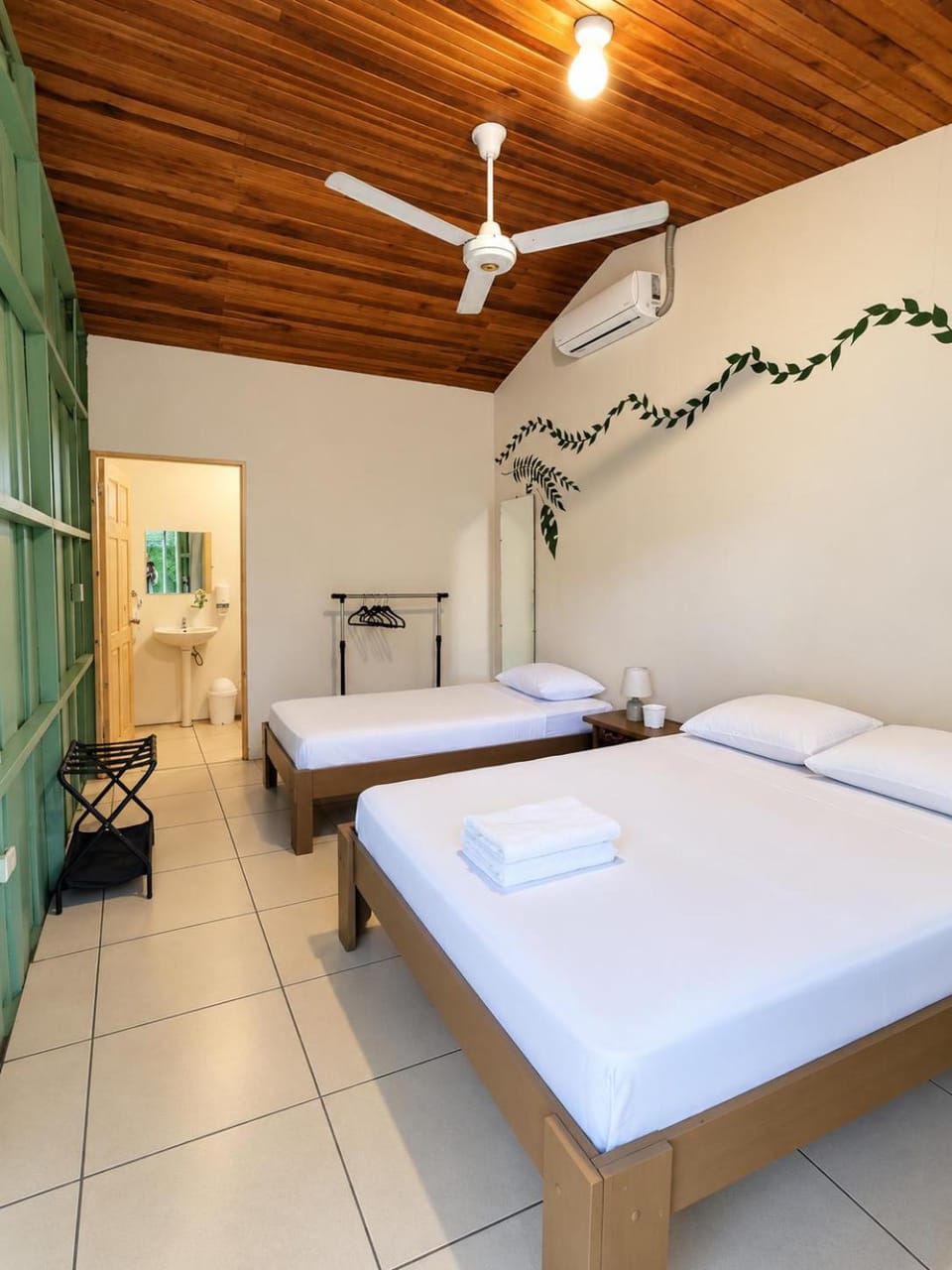 Bed, Photo of the whole room, Bedroom, air conditioner