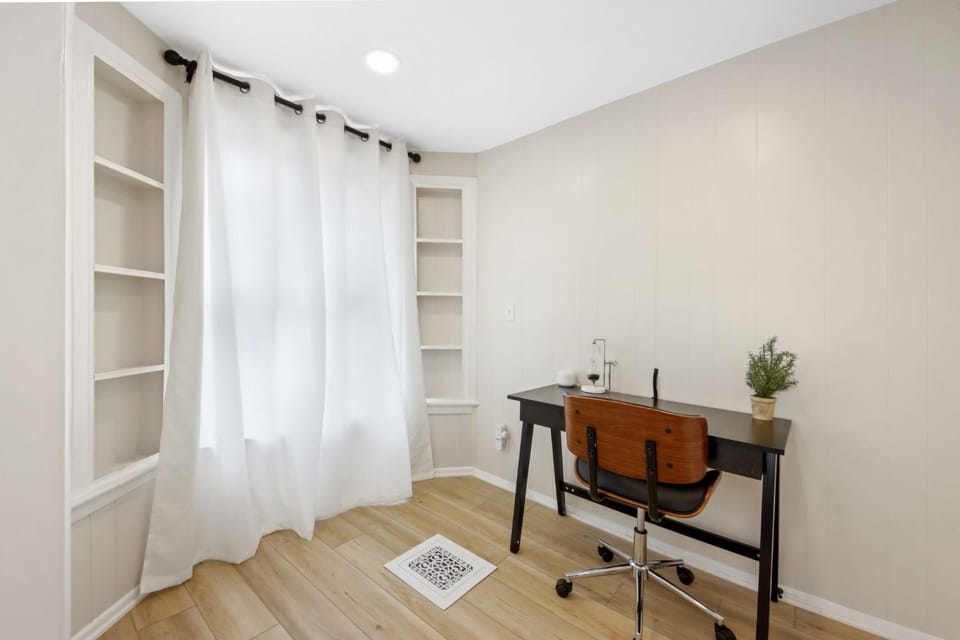 The Lakewood Belle: Family Friendly Home 10 minutes to Downtown! House in Cleveland Heights