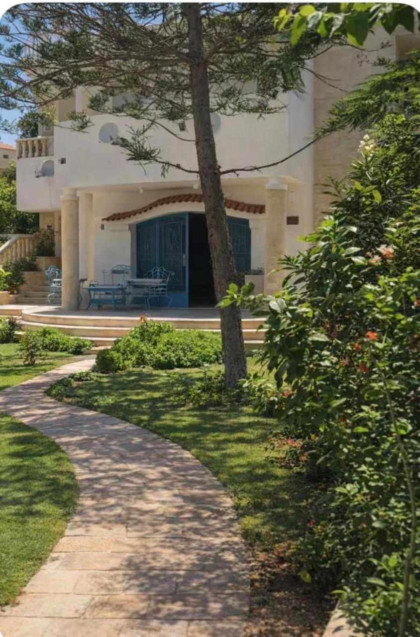 Blue Family Villa - Large Pool - Airco - Up to 10 Guests - 3 Min Walk to Beach Villa in Alexandria Governorate