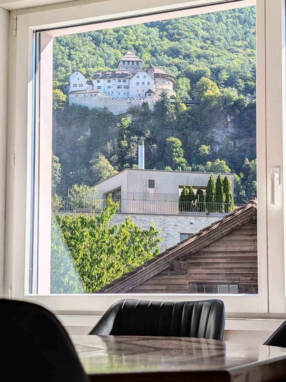 Nearby landmark, Dining area, Mountain view