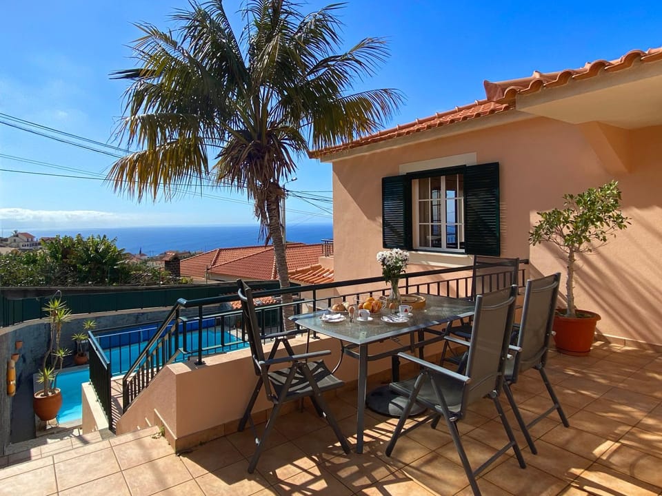 Villa Oleander Madeira - Sunny - Ocean View - Swimming Pool Villa in Madeira District