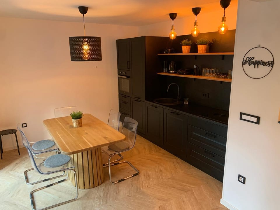 Kitchen or kitchenette, Seating area, Dining area