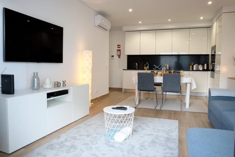 TV and multimedia, Kitchen or kitchenette, Living room, Seating area, Dining area, minibar