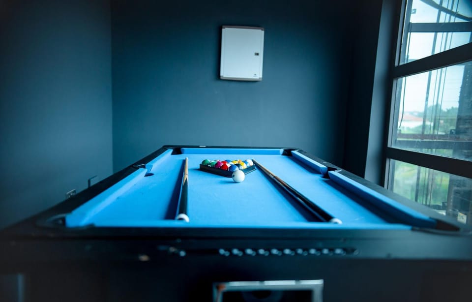 Billiard, Game Room