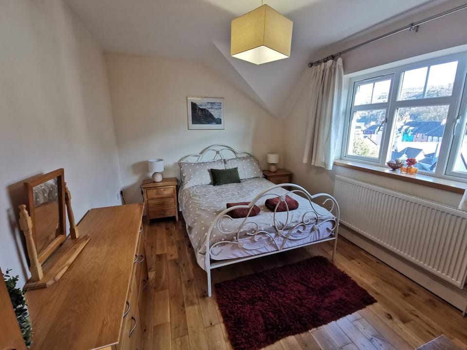 Unbeatable Llanberis Location, Detached with Parking, Snowdon Views. House in Llanberis