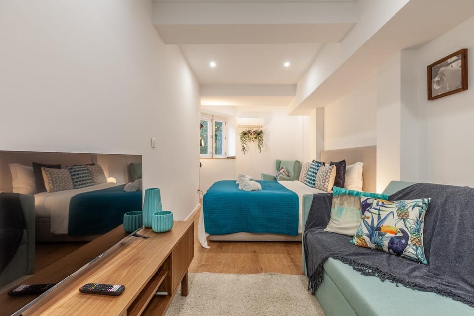 Communal lounge/ TV room, Living room