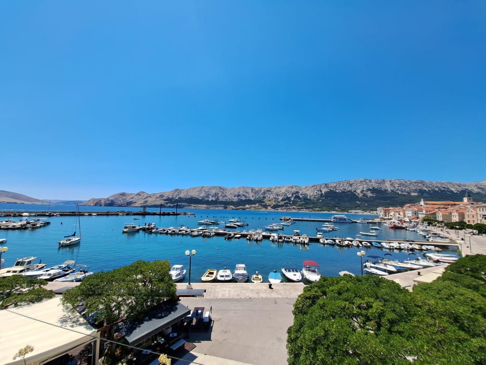 View (from property/room), Mountain view, Sea view