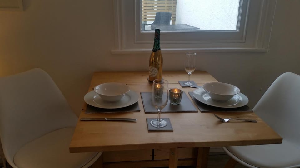 Food and drinks, Dining area, Drinks