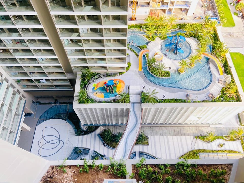 Property building, Bird's eye view, Swimming pool