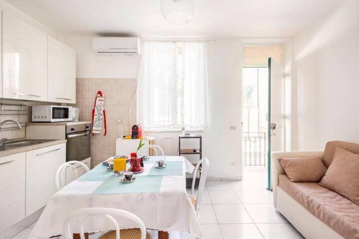 Communal lounge/ TV room, kitchen