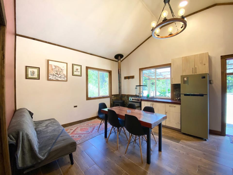 Dining area, kitchen