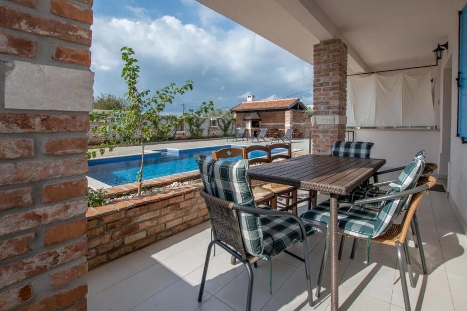 Patio, Balcony/Terrace, Seating area, Swimming pool