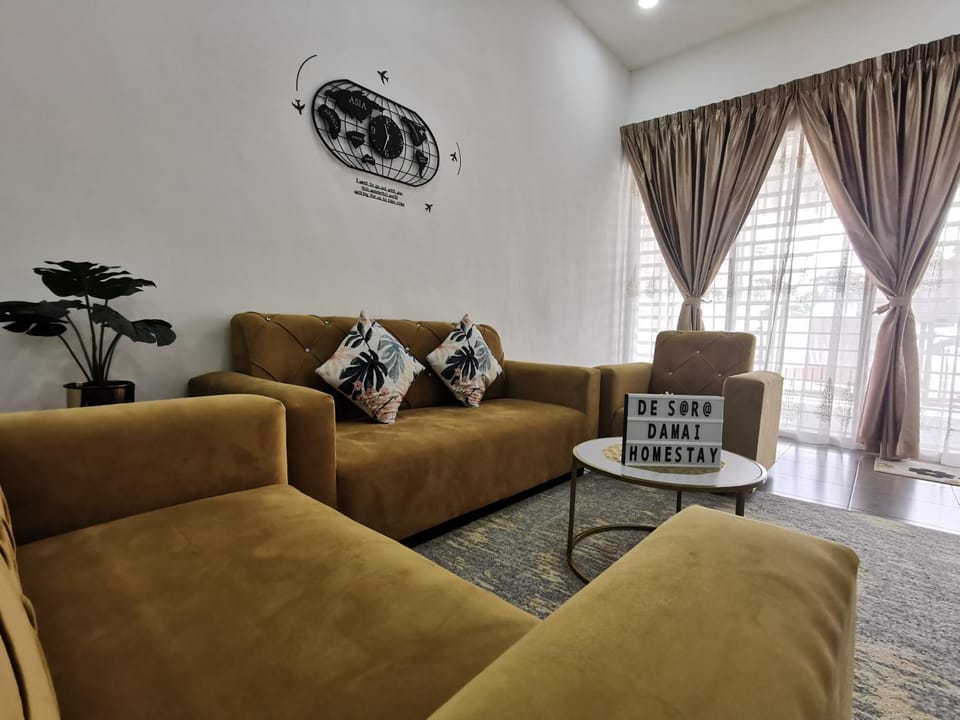 Living room, Seating area