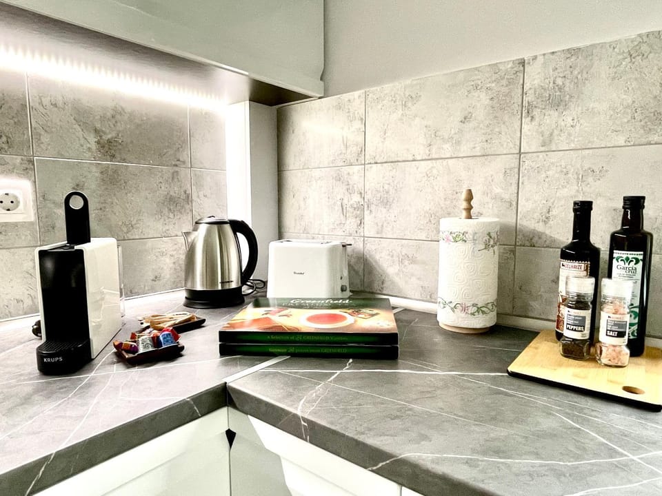 Coffee/tea facilities, Kitchen or kitchenette, Food and drinks, Food, minibar, stove, toaster