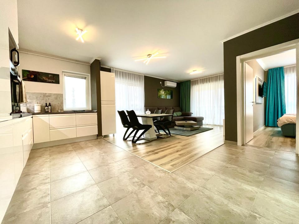 Kitchen or kitchenette, Living room, Seating area, Dining area