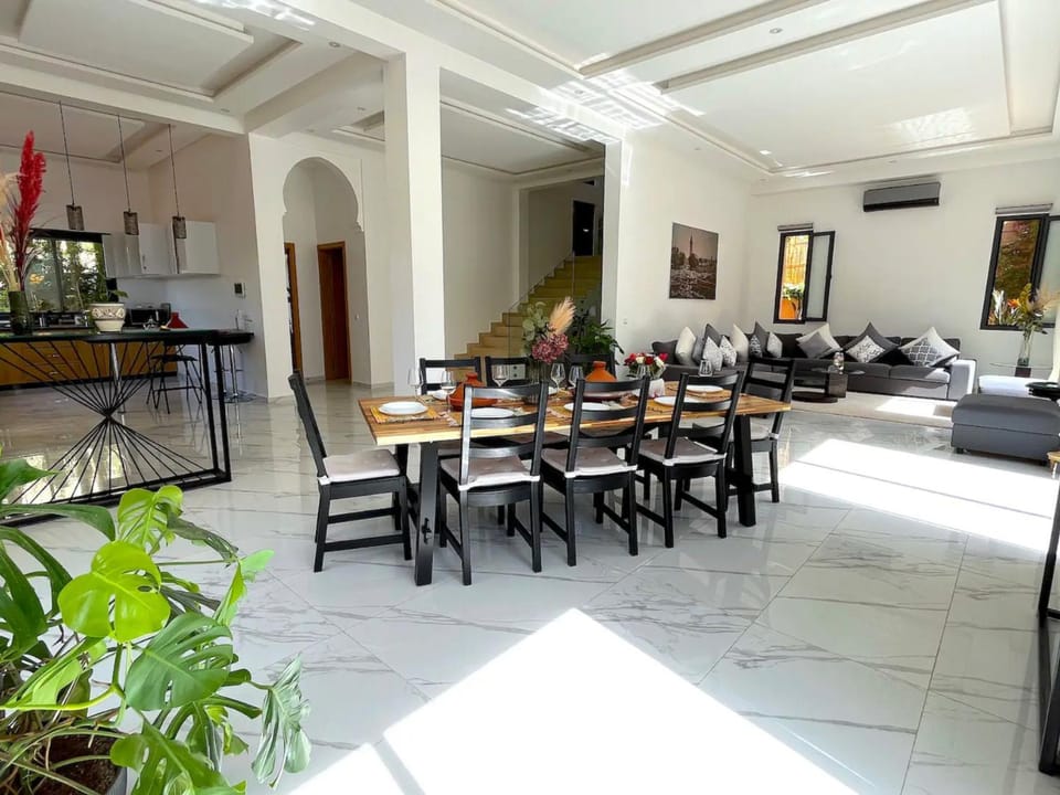 Living room, Dining area