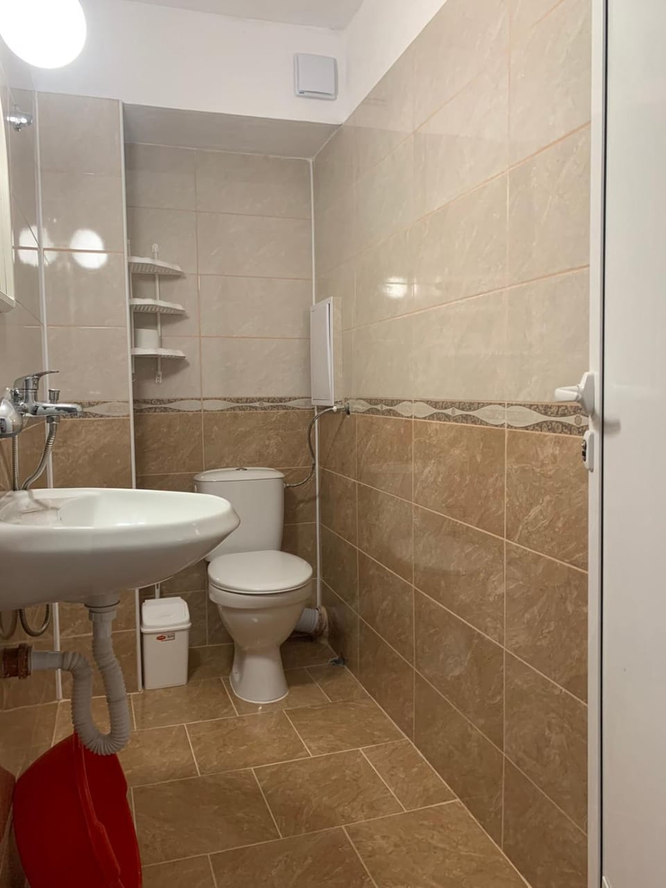Shower, Toilet, towels