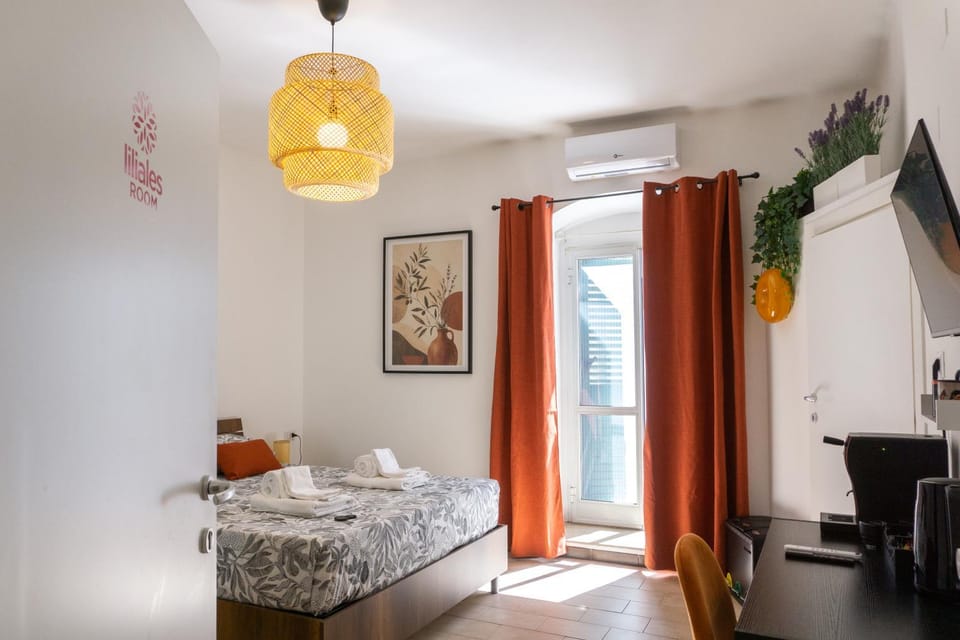 Bed, Photo of the whole room, Bedroom, air conditioner