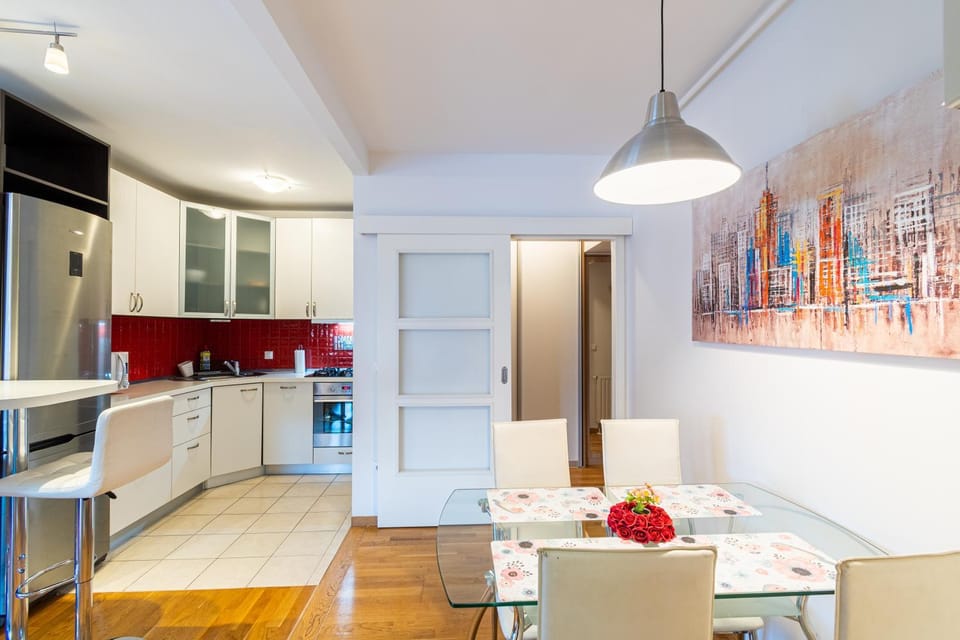 Kitchen or kitchenette, Dining area, oven, stove