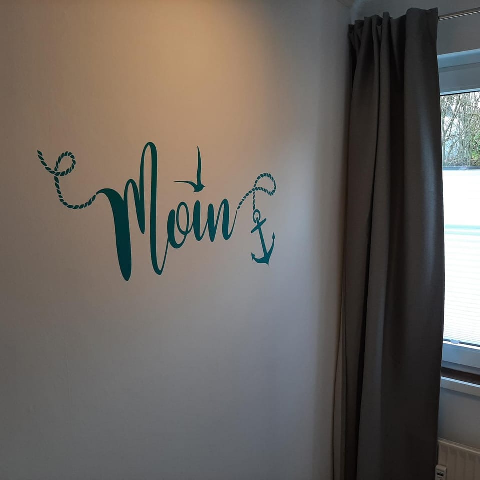 Photo of the whole room, Decorative detail