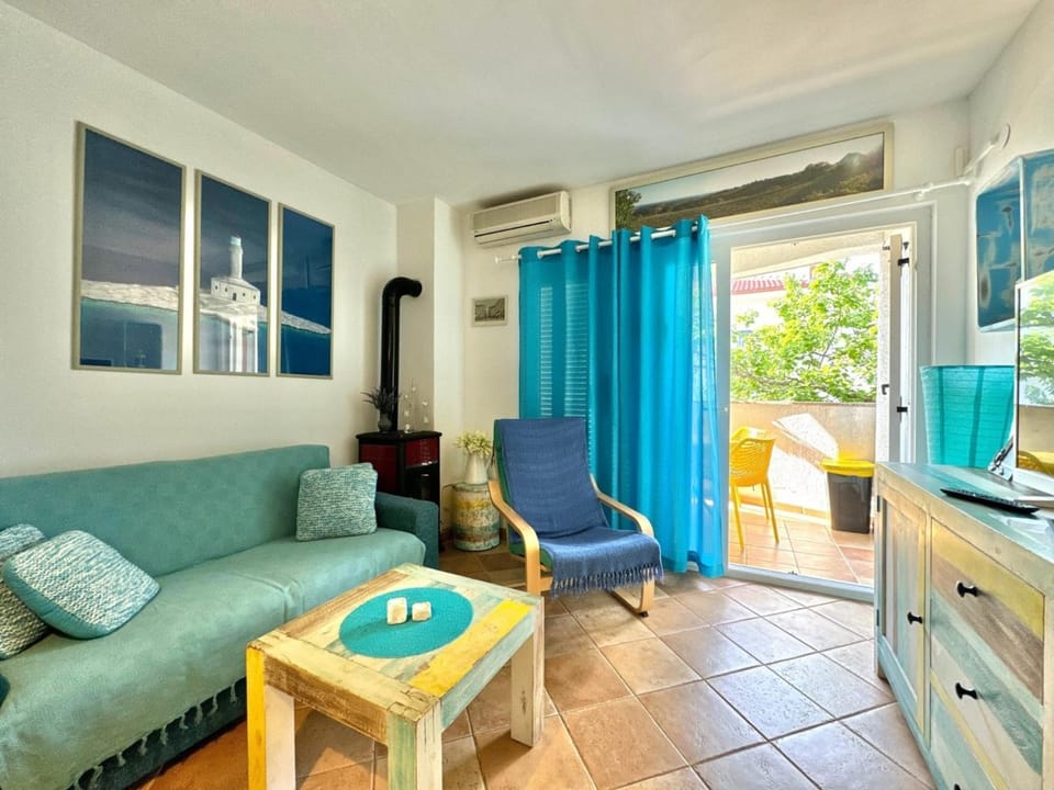 Living room, air conditioner