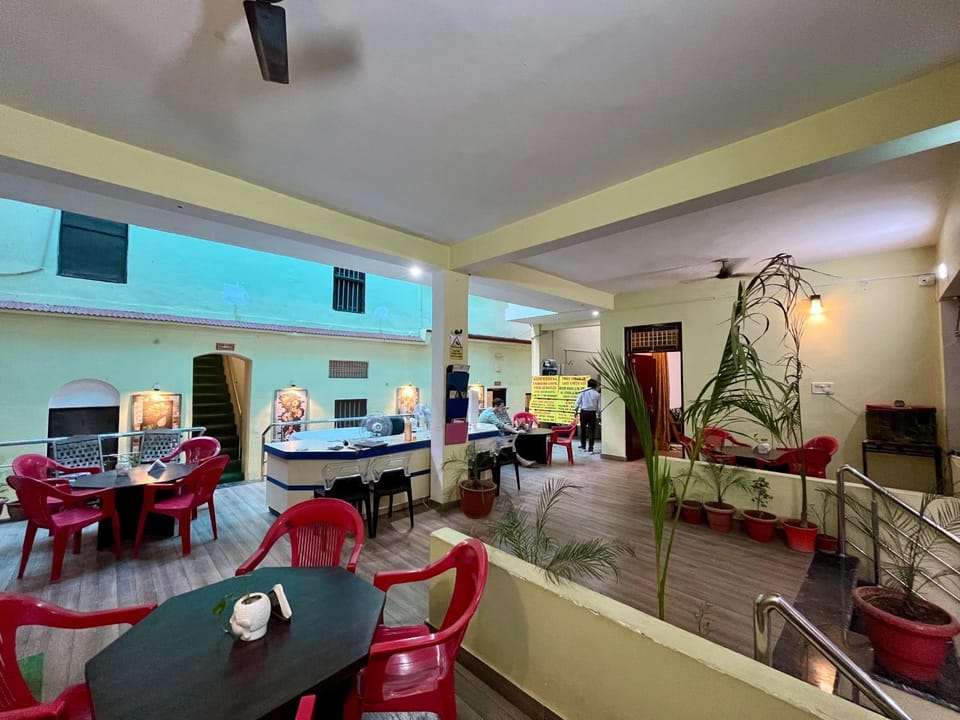 Communal lounge/ TV room