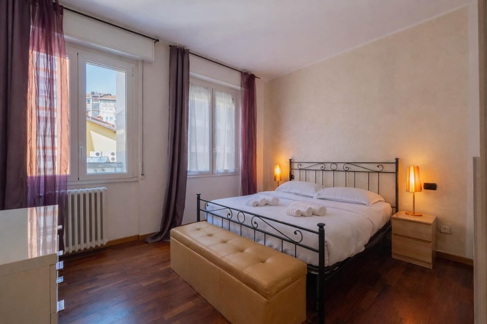Photo of the whole room, Bedroom, towels