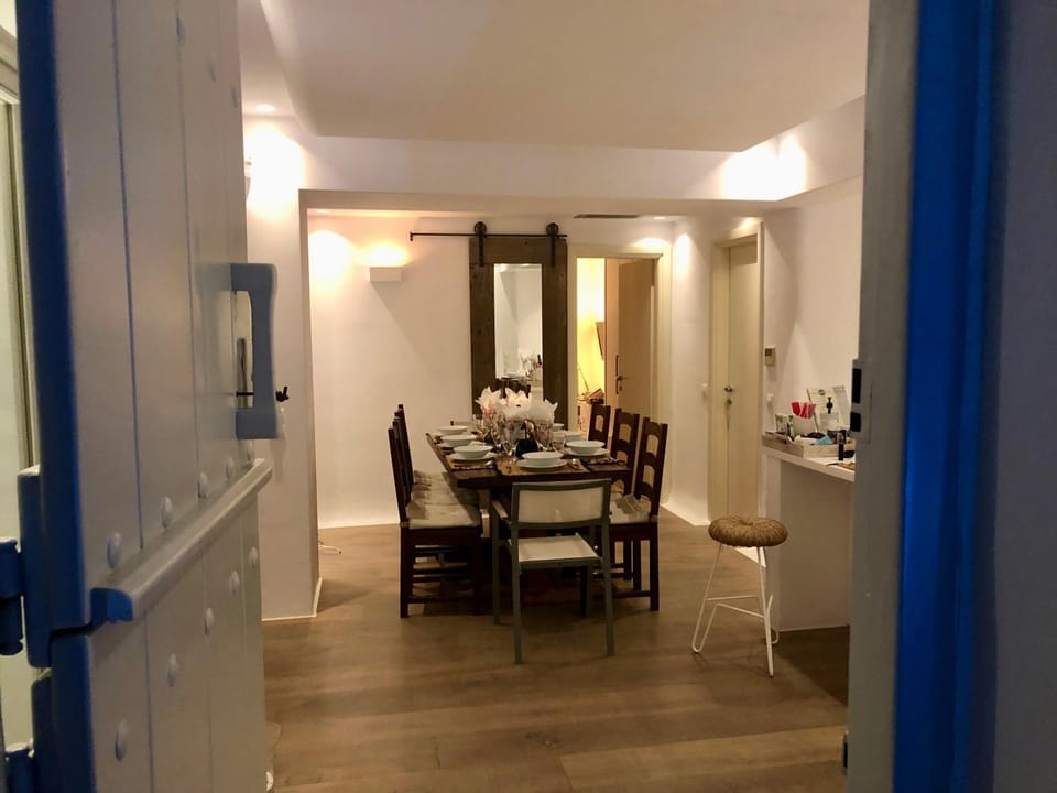 Seating area, Dining area