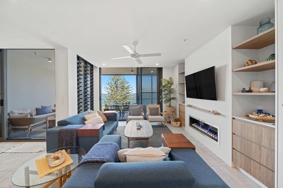 TV and multimedia, Living room, Seating area, Evening entertainment, fireplace