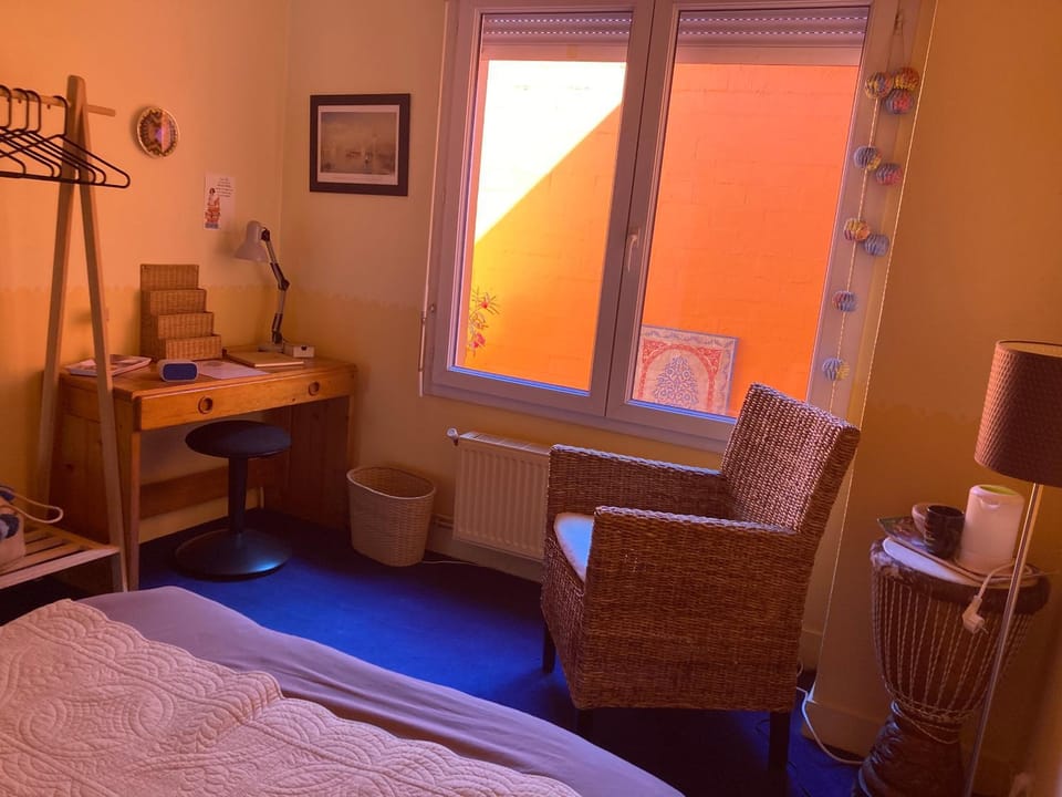 Bed, Seating area, Bedroom