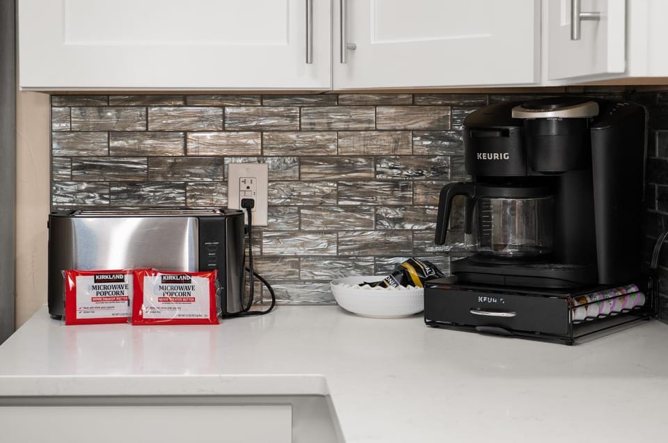 Coffee/tea facilities, Kitchen or kitchenette, microwave, toaster
