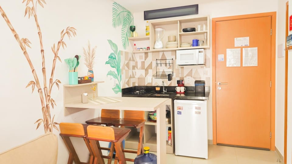 Kitchen or kitchenette, minibar, stove, toaster