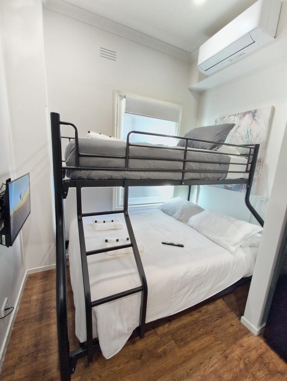 Bed, TV and multimedia, bunk bed
