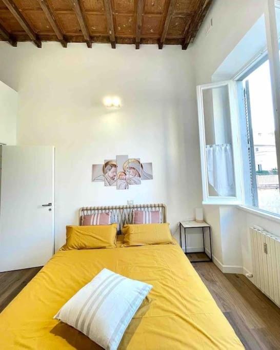 Bed, TV and multimedia, Bedroom, internet, wardrobe