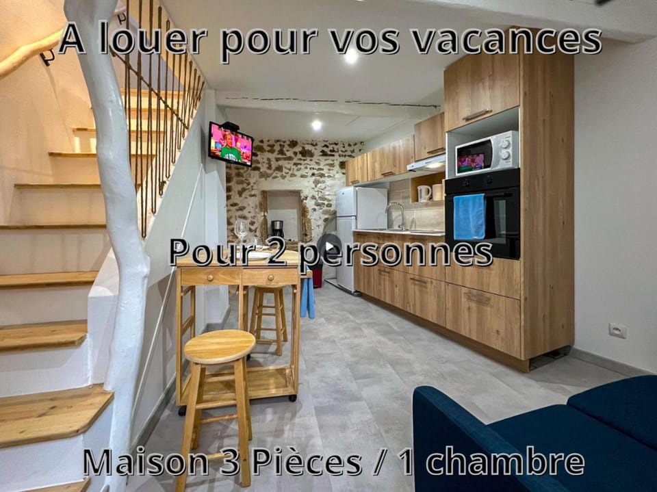 Kitchen or kitchenette, Dining area, Text overlay, minibar, pet friendly, stove