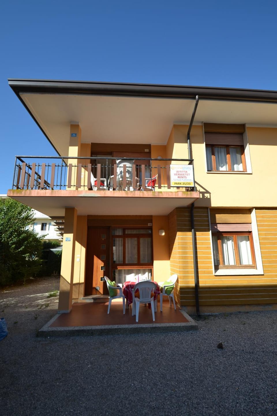 Property building, Facade/entrance, Balcony/Terrace