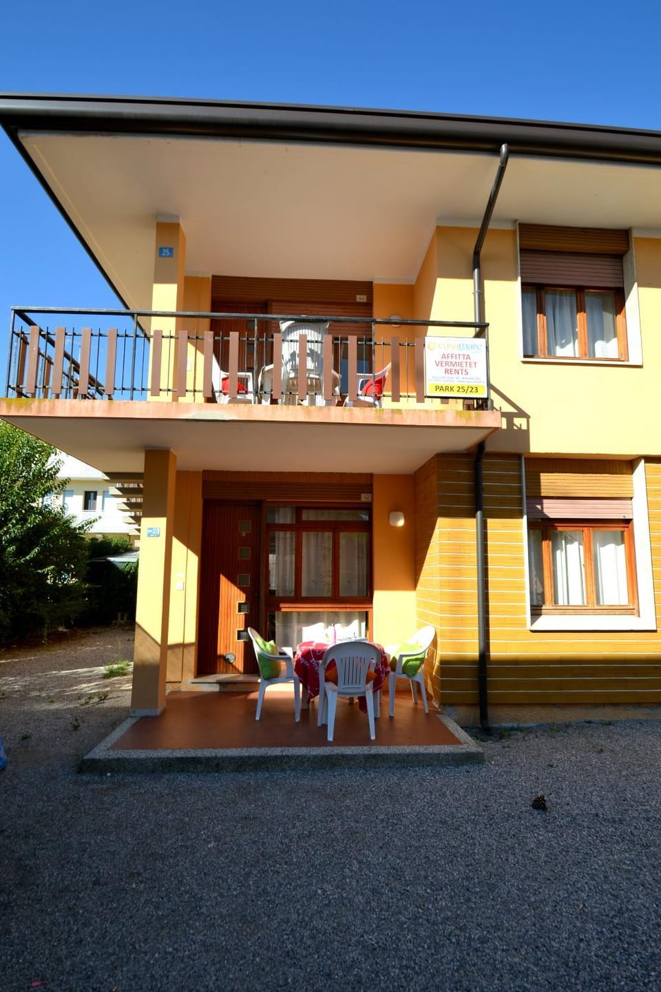 Property building, Facade/entrance, Balcony/Terrace