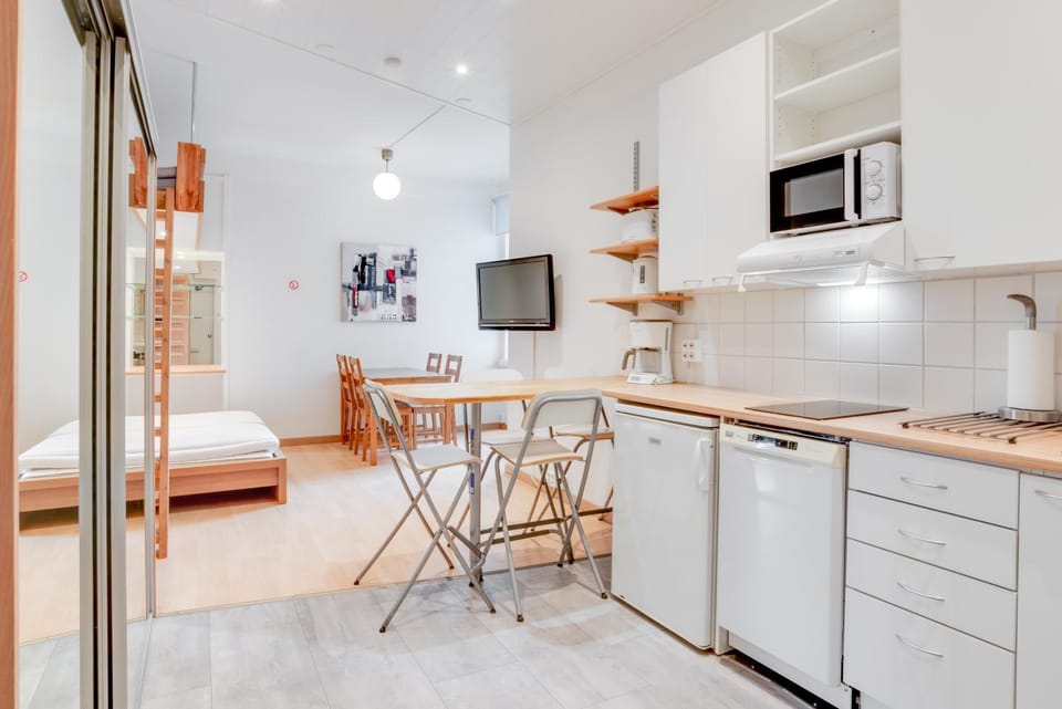 Bed, TV and multimedia, Kitchen or kitchenette, Photo of the whole room, Dining area, Bedroom, minibar, pet friendly, stove