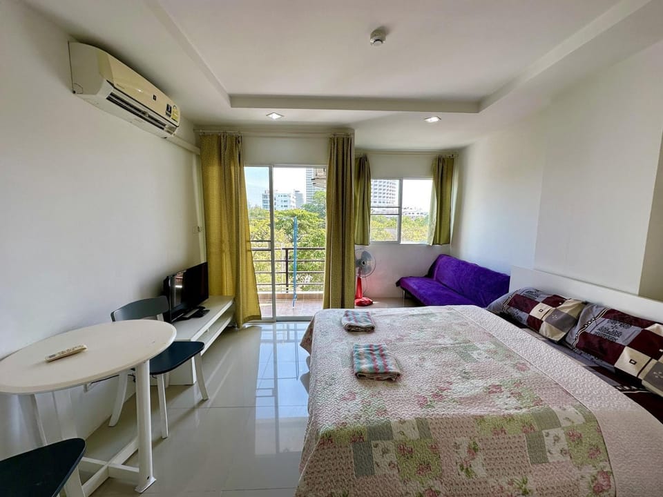 Beach 7 Condo Studio 012 Apartment in Pattaya City