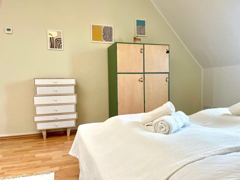 Bed, Photo of the whole room, Bedroom, wardrobe